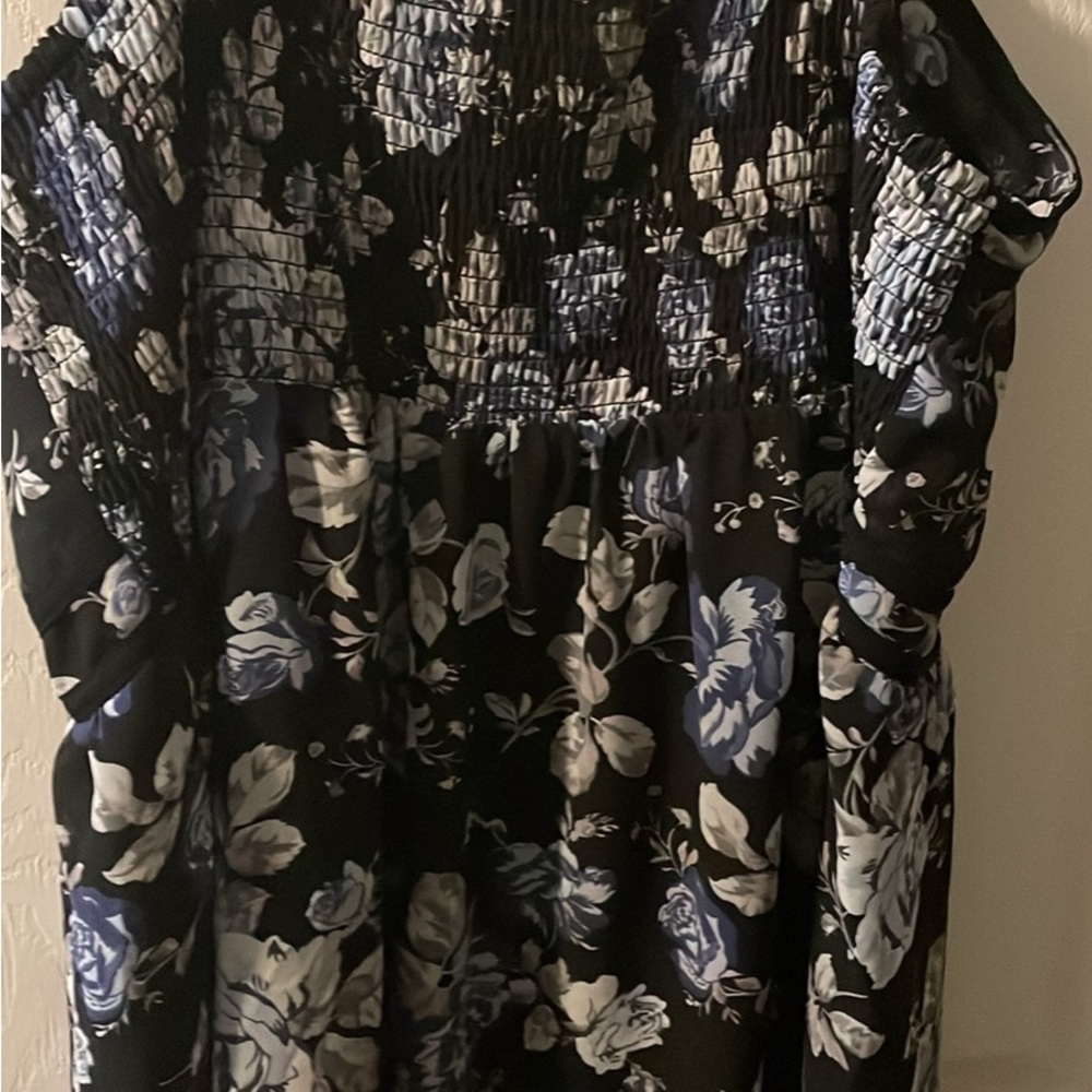 Torrid 3X Black Top with Blue and White Floral Design - Picture 3 of 3